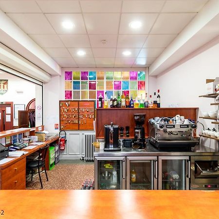 Hotel A La Croix De Malte ルルド エクステリア 写真