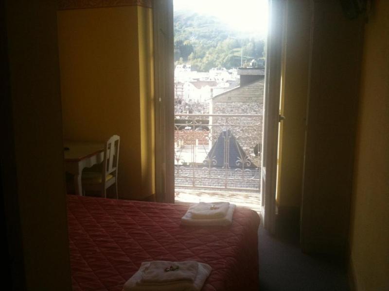 Hotel A La Croix De Malte ルルド エクステリア 写真