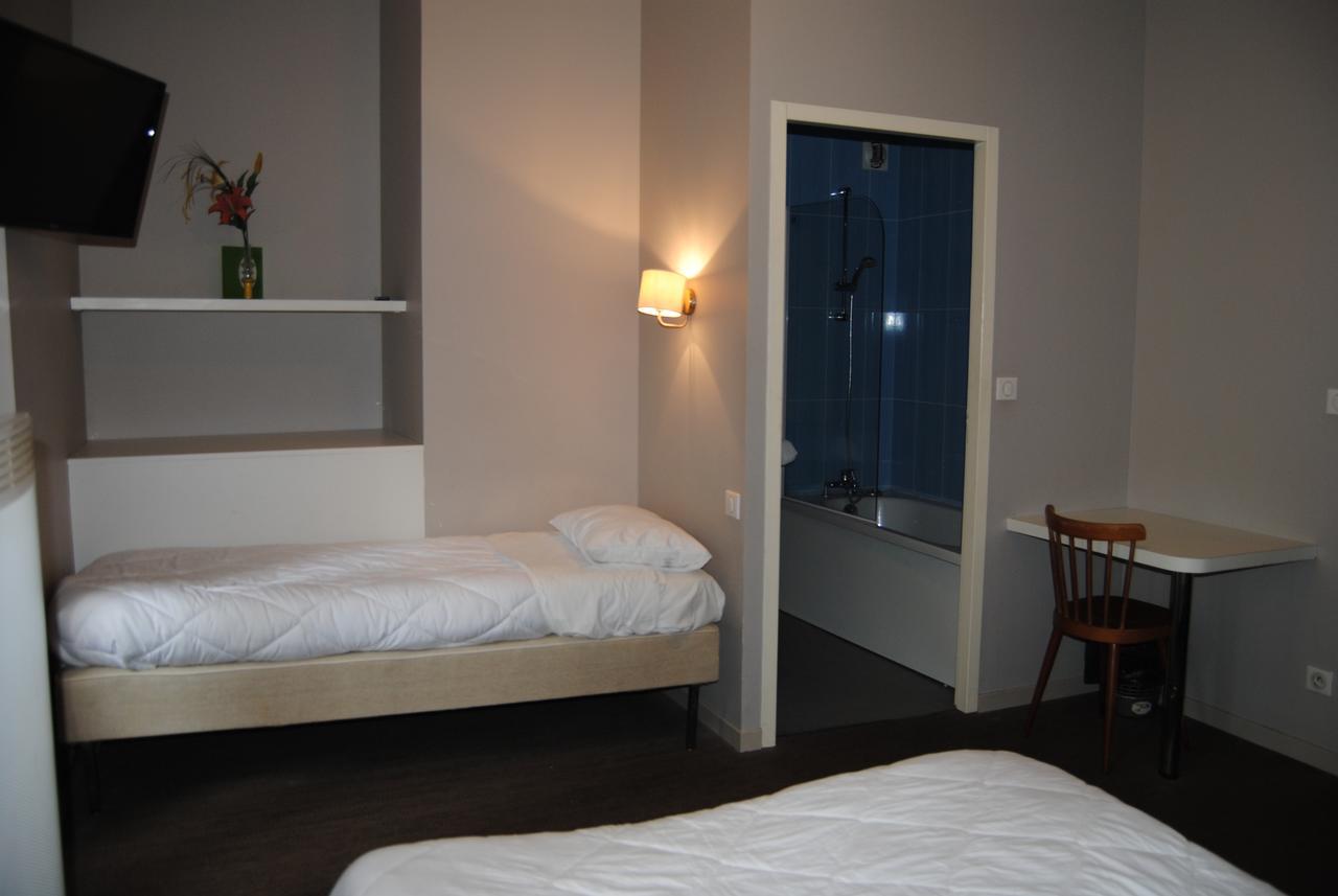 Hotel A La Croix De Malte ルルド エクステリア 写真