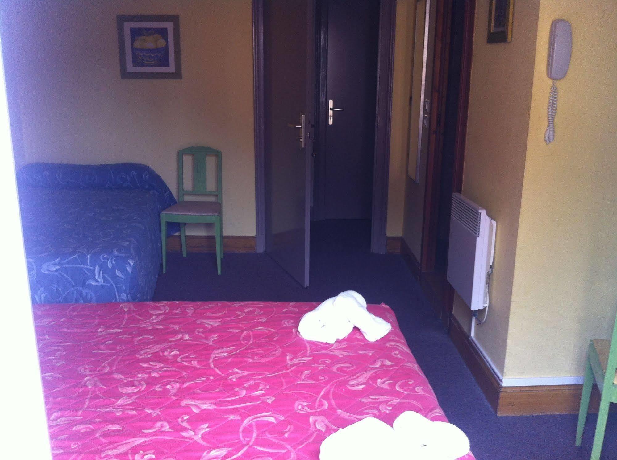 Hotel A La Croix De Malte ルルド エクステリア 写真
