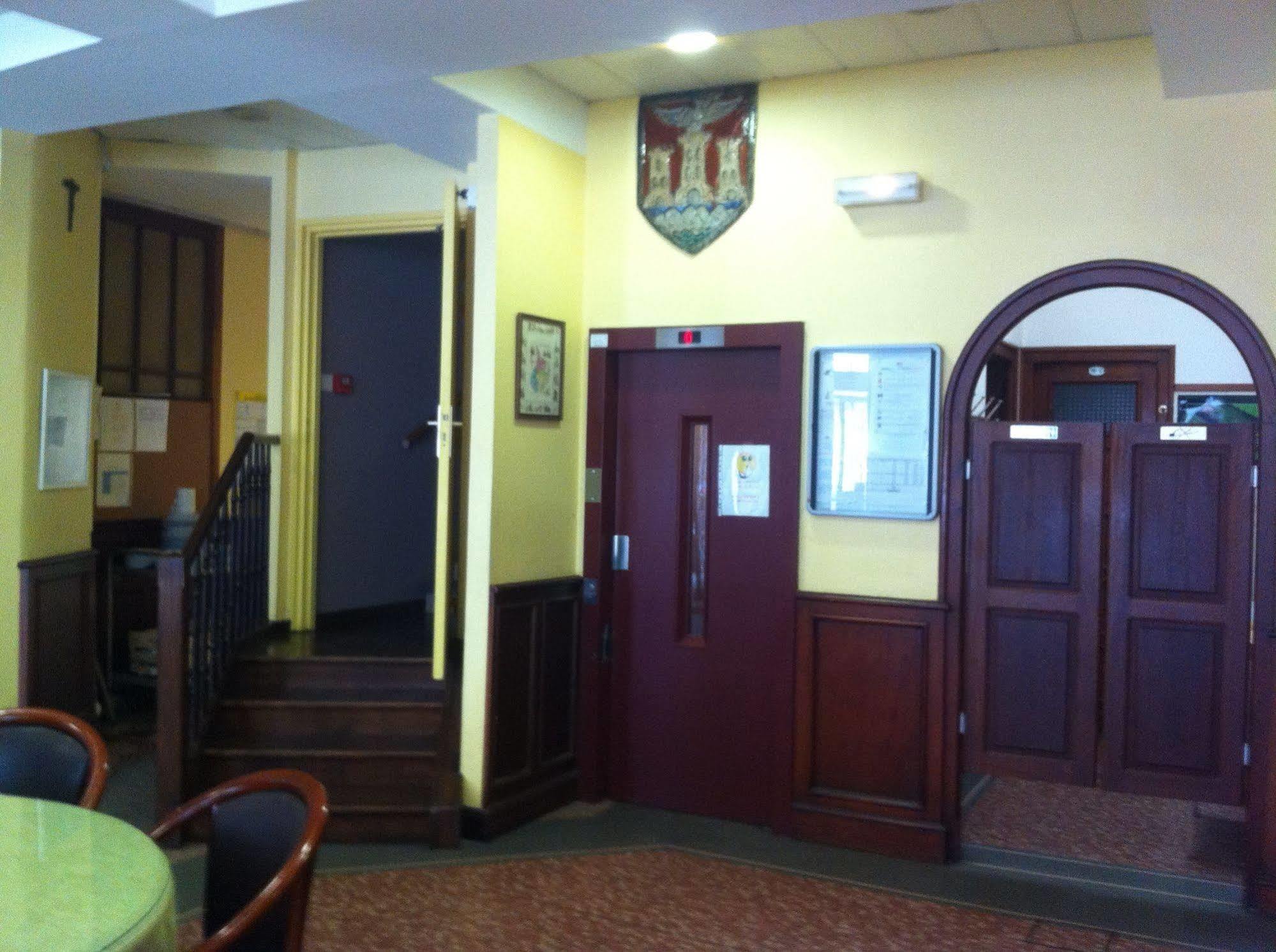 Hotel A La Croix De Malte ルルド エクステリア 写真