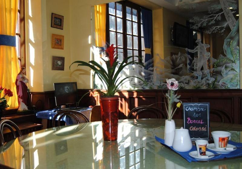 Hotel A La Croix De Malte ルルド エクステリア 写真